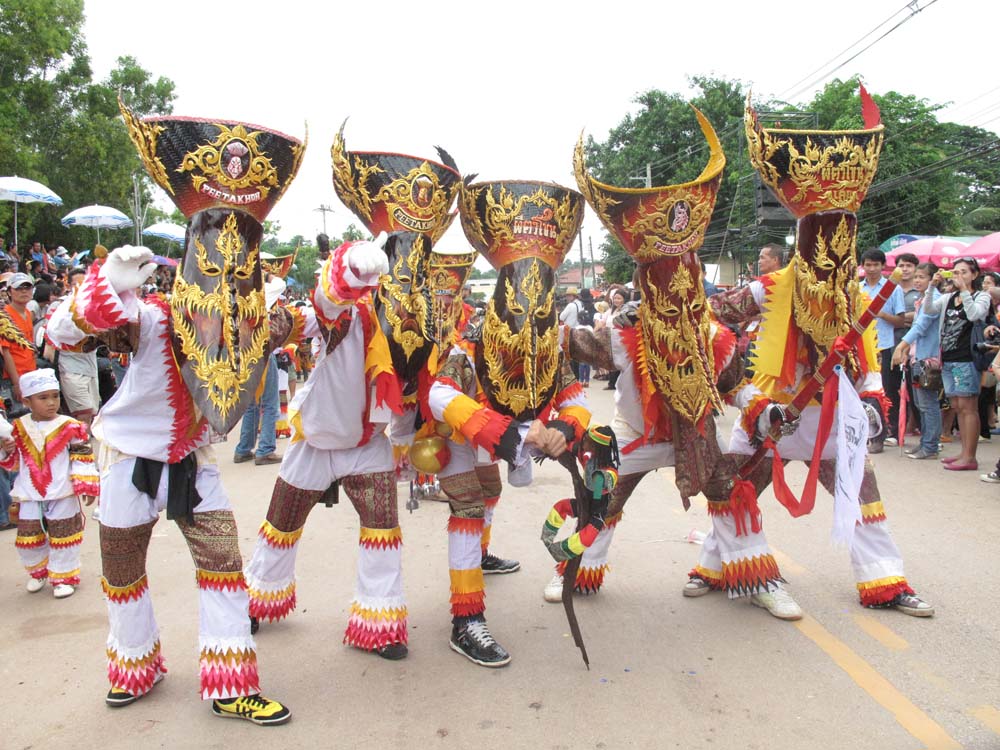 งานประเพณีบุญหลวง และการละเล่นผีตาโขน ปี 2557